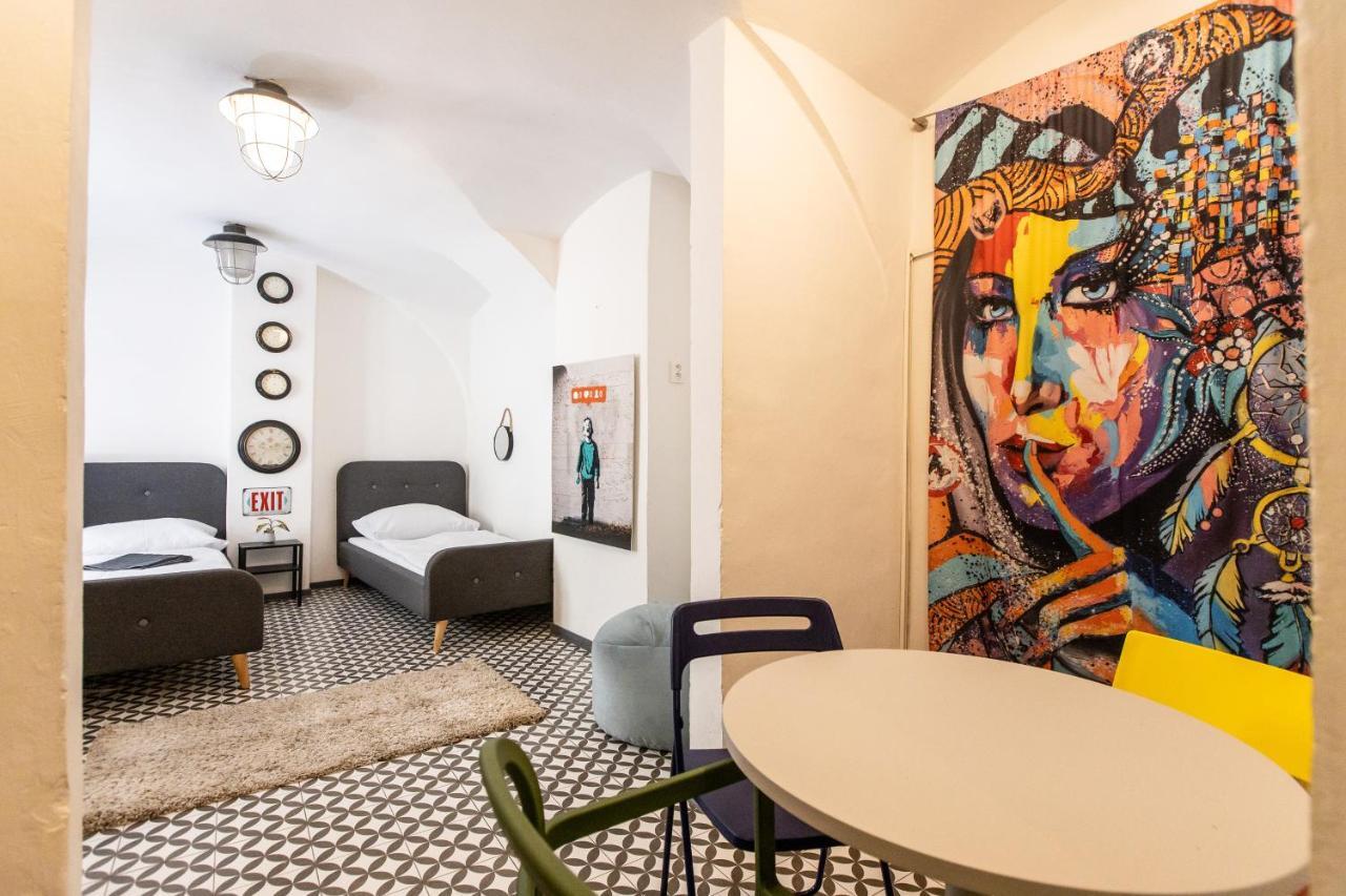 Zeitlos Boutique Hostel Bratislava Exterior photo